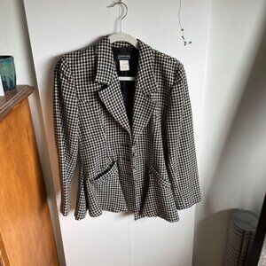 Vintage Houndstooth Patterned Black and White Tweed Skirt and Jacket Set